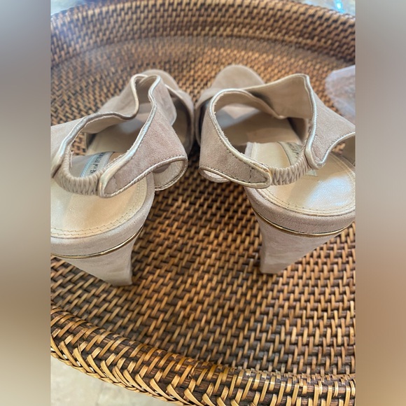 Diane Von Furstenberg gold & suede slingback heel size 10 - Picture 3 of 9